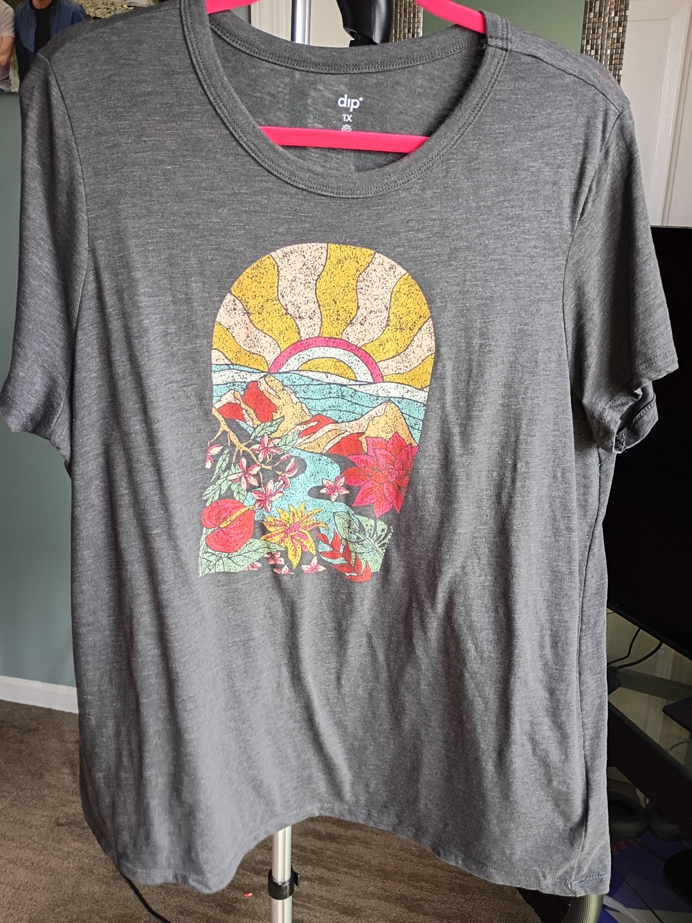 dip Graphic Tee with Sunrise Floral Motif - Charcoal Gray
